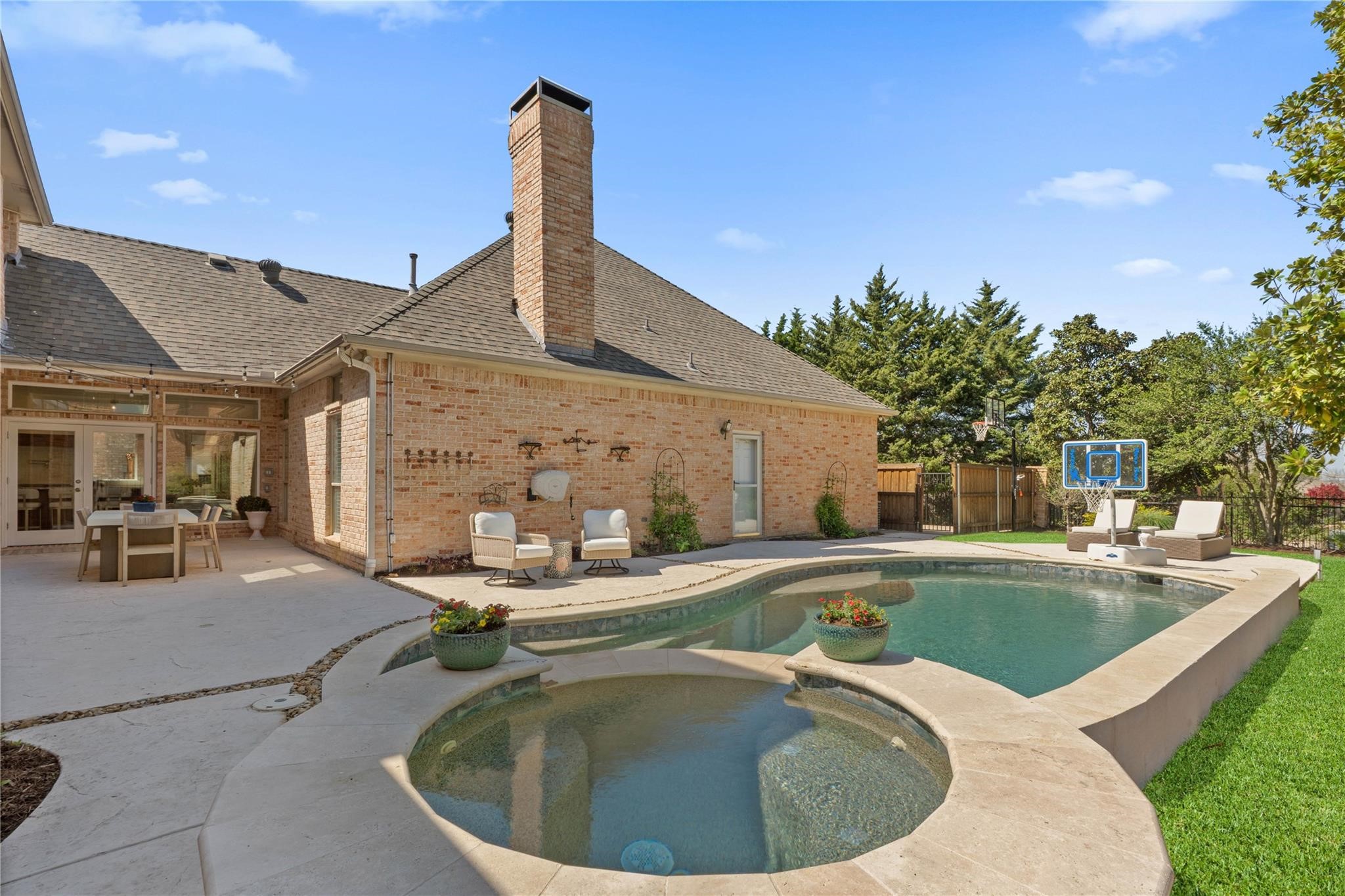 819 Hills Creek Drive Mckinney TX 75072