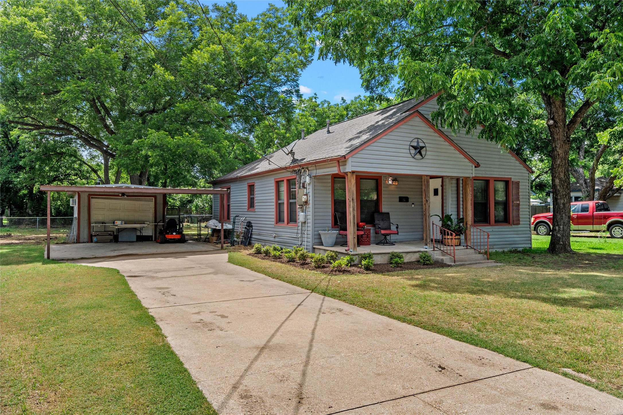 704 S Marable Street West TX 76691