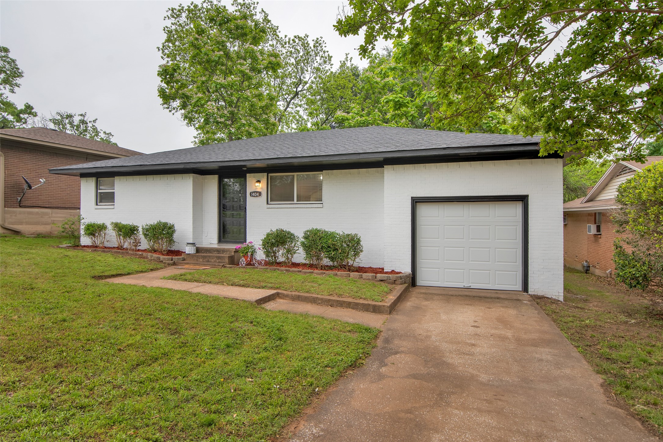 1404 W Day Street Denison TX 75020