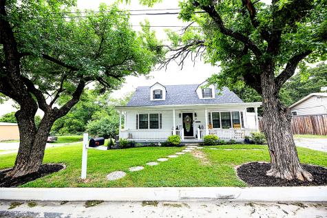 300 N Matthews Street Bowie TX 76230