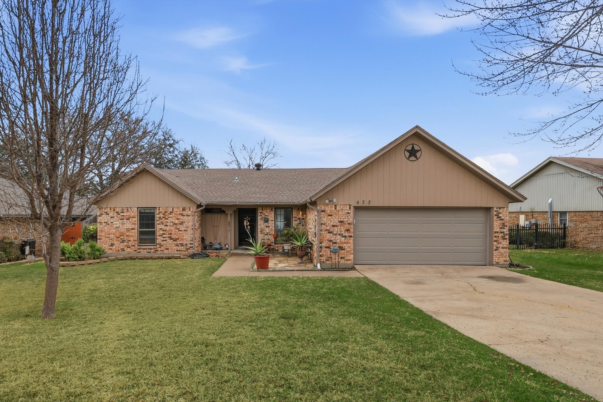 433 Overcrest Drive Benbrook TX 76126