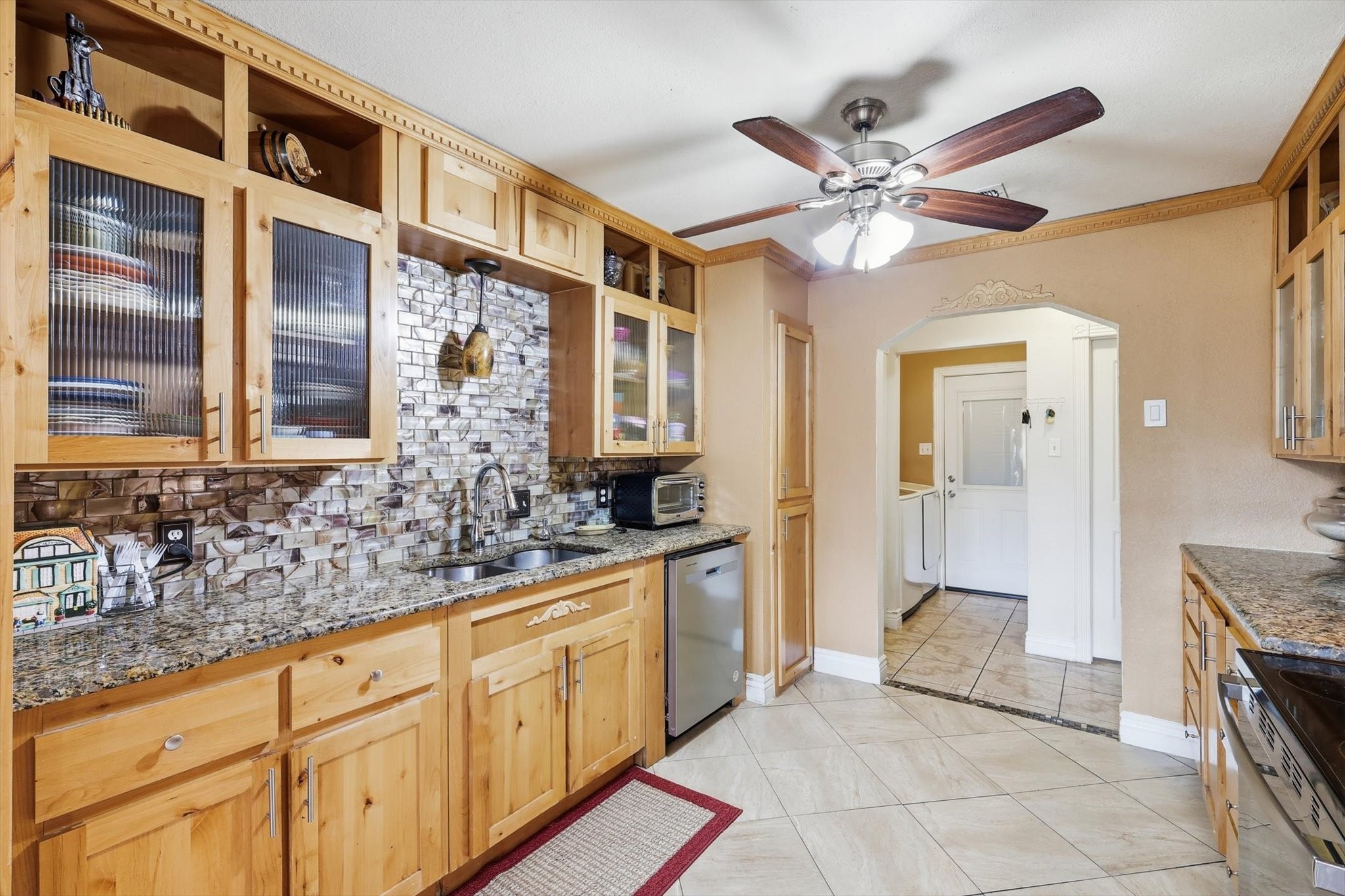 433 Overcrest Drive Benbrook TX 76126
