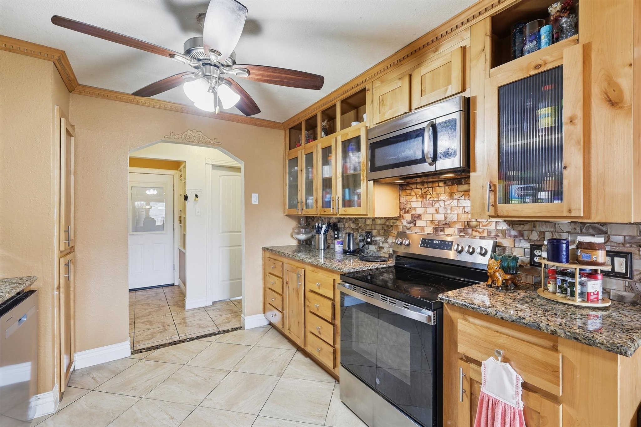 433 Overcrest Drive Benbrook TX 76126