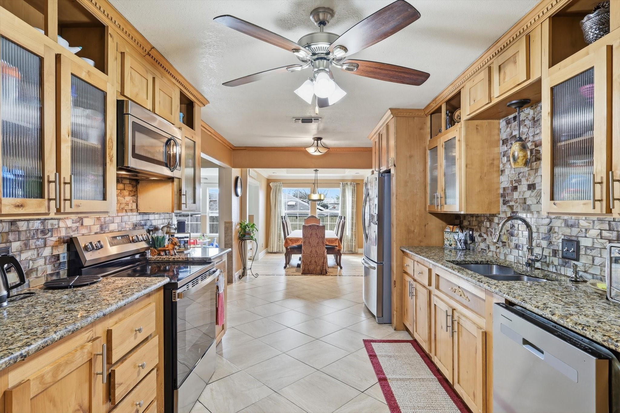 433 Overcrest Drive Benbrook TX 76126