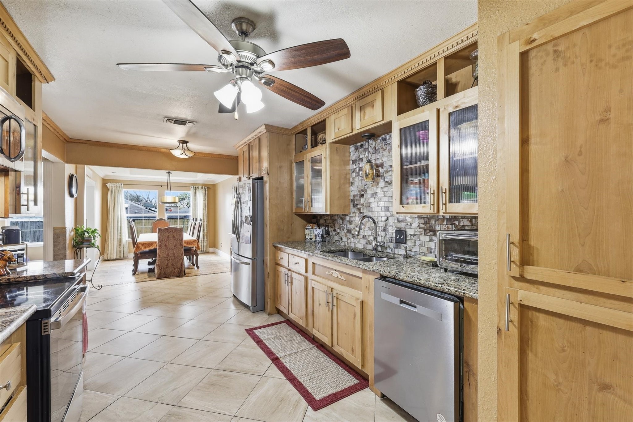 433 Overcrest Drive Benbrook TX 76126