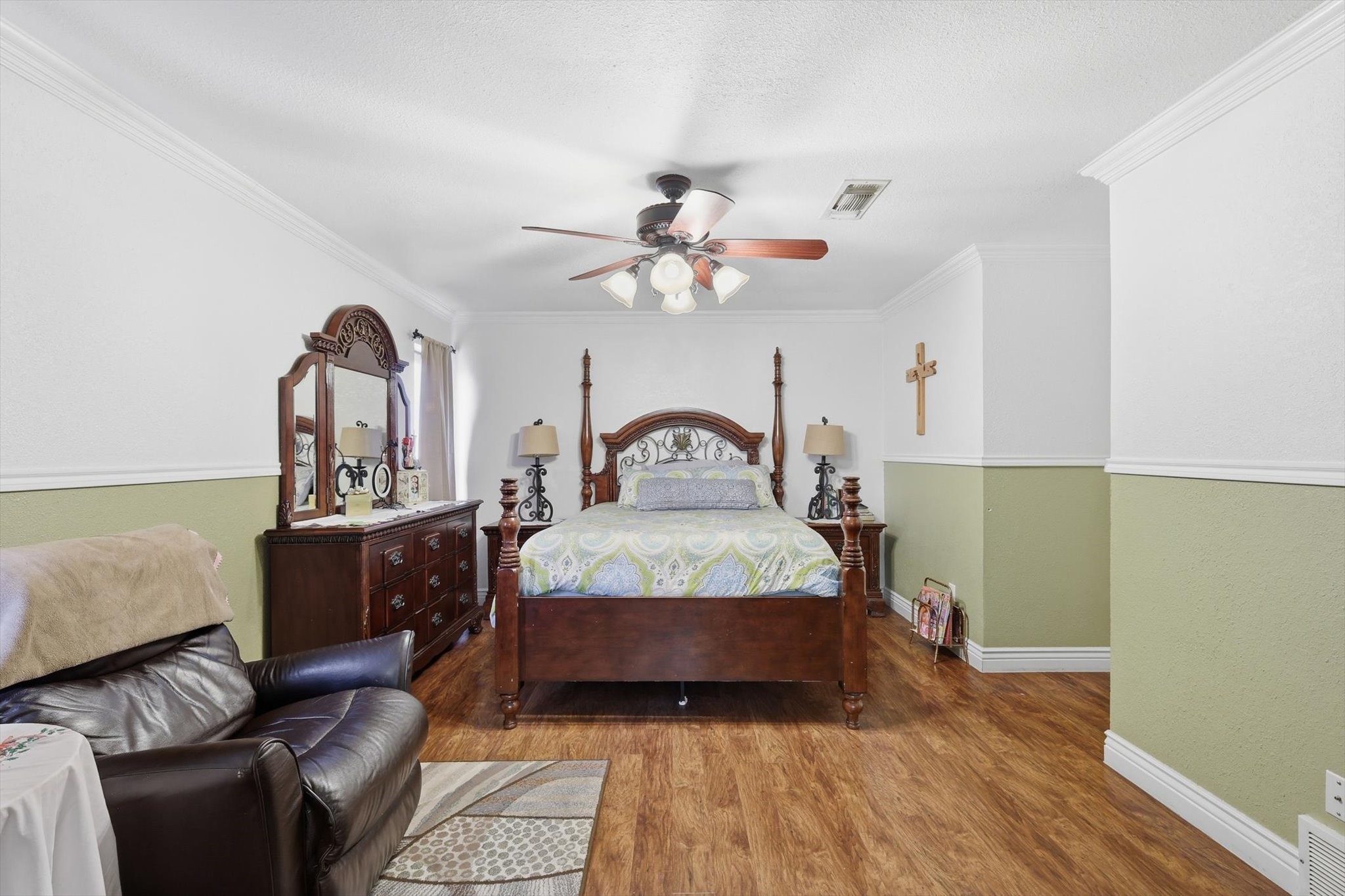 433 Overcrest Drive Benbrook TX 76126