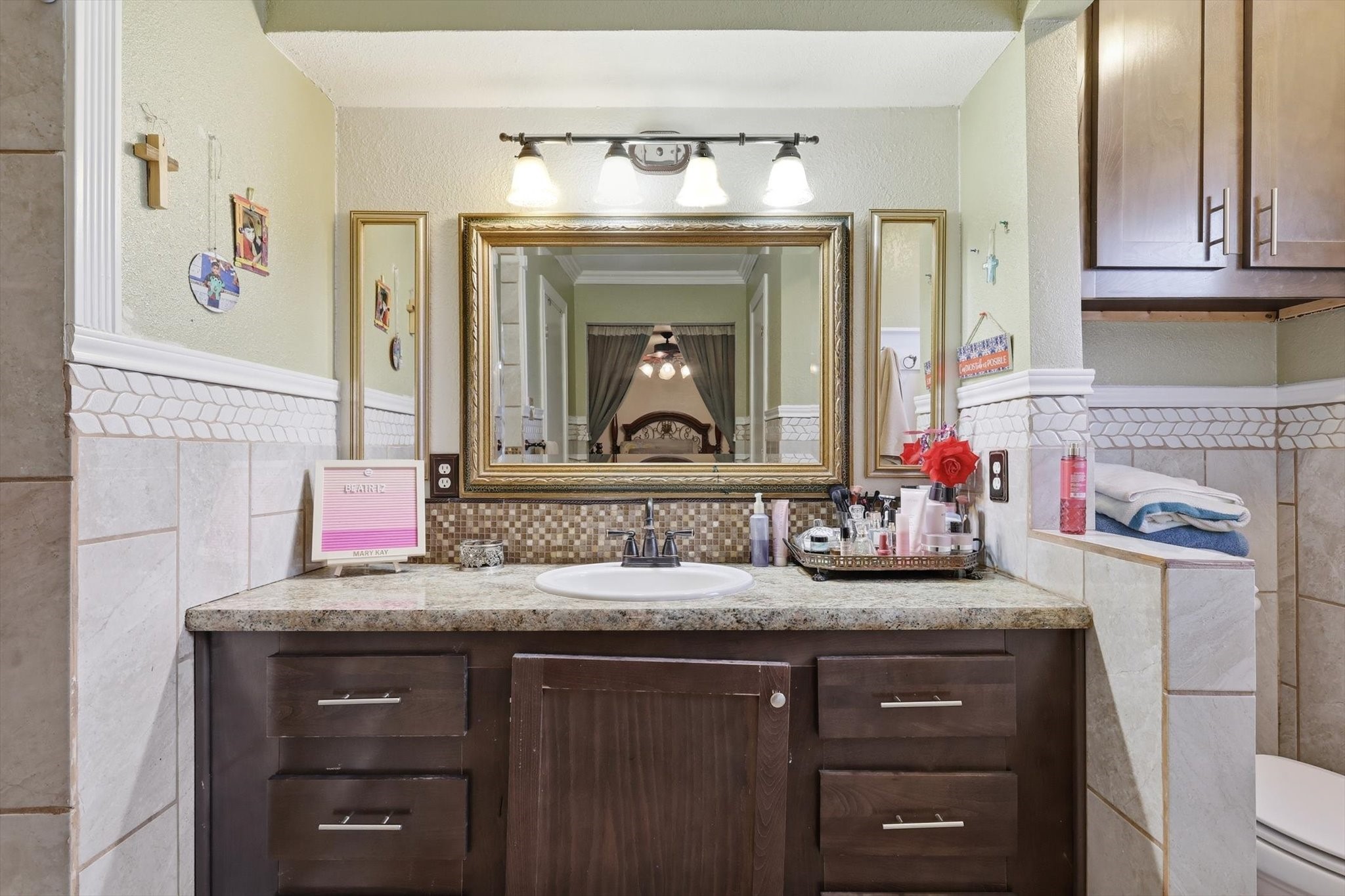 433 Overcrest Drive Benbrook TX 76126