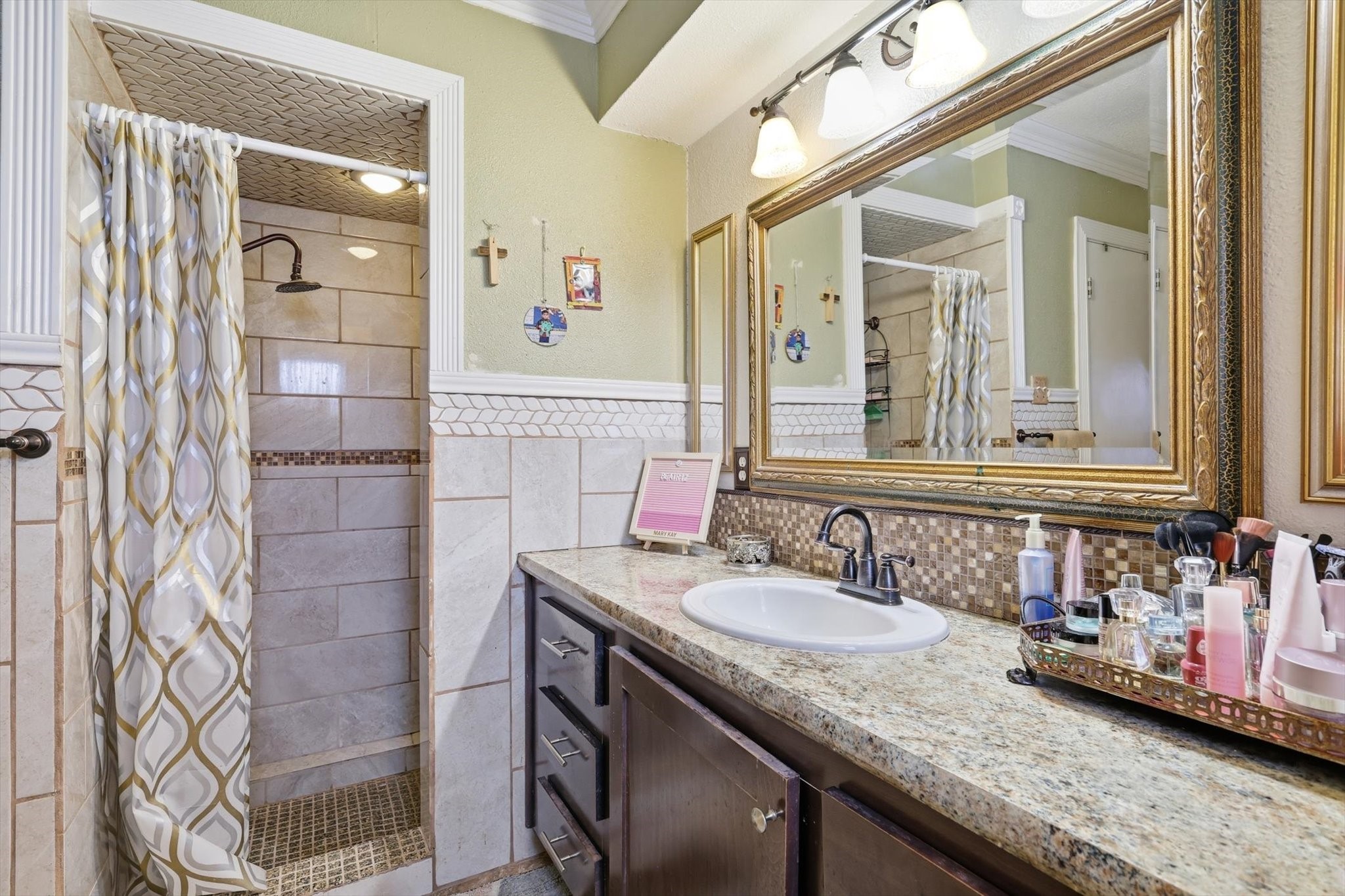 433 Overcrest Drive Benbrook TX 76126