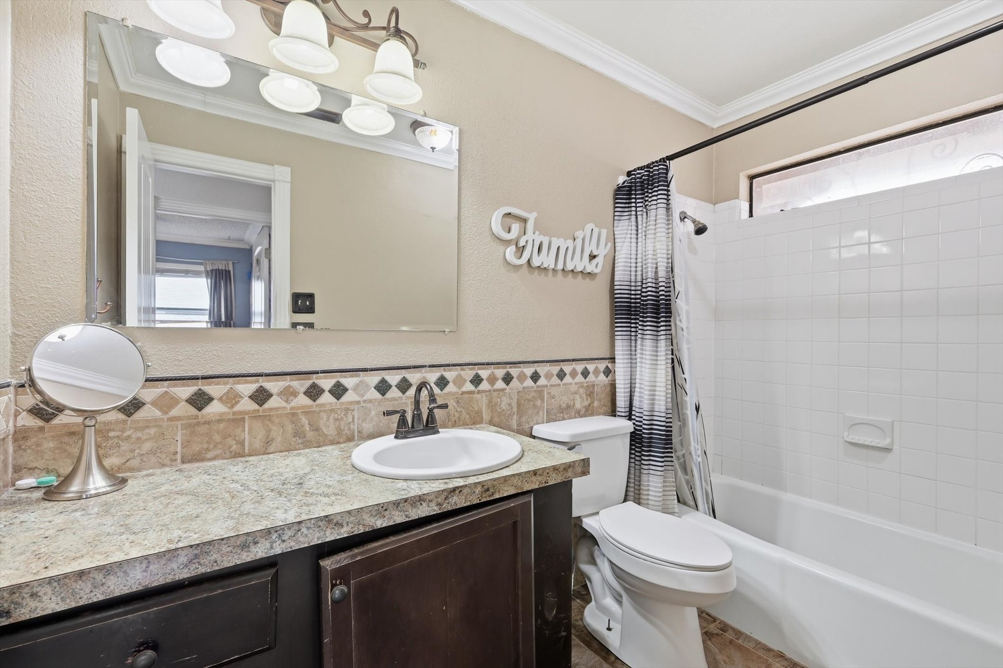 433 Overcrest Drive Benbrook TX 76126