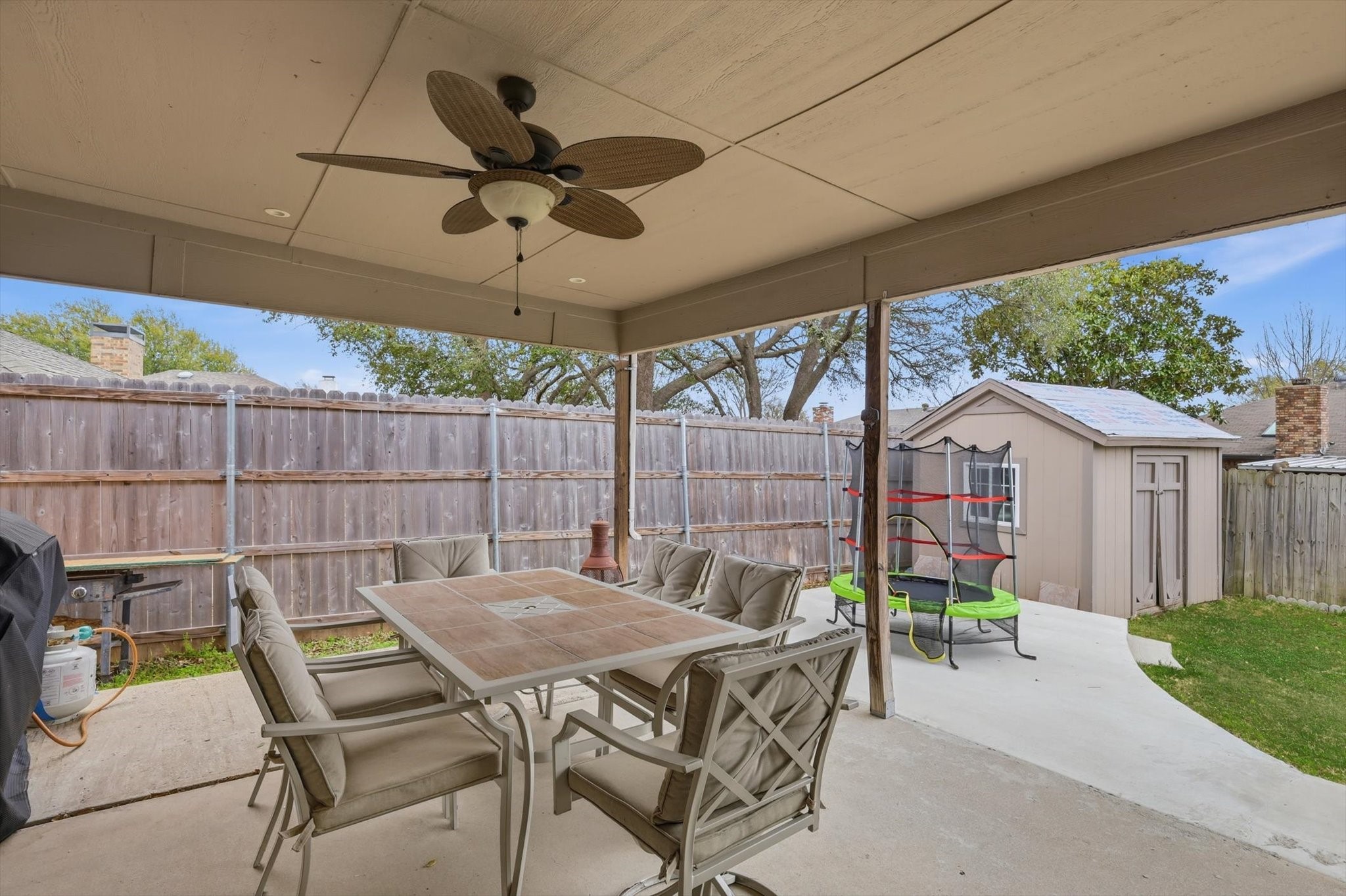 433 Overcrest Drive Benbrook TX 76126
