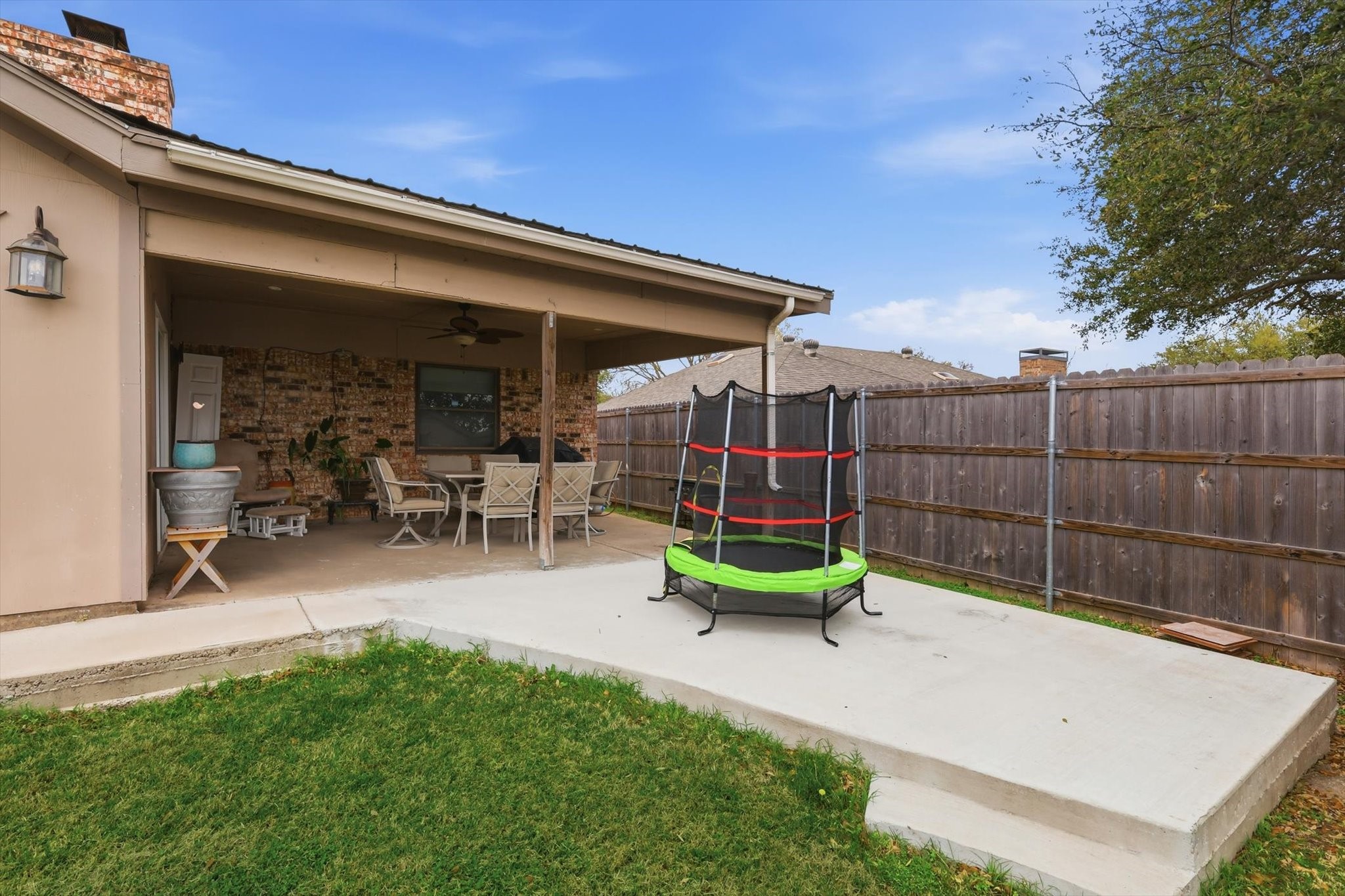 433 Overcrest Drive Benbrook TX 76126