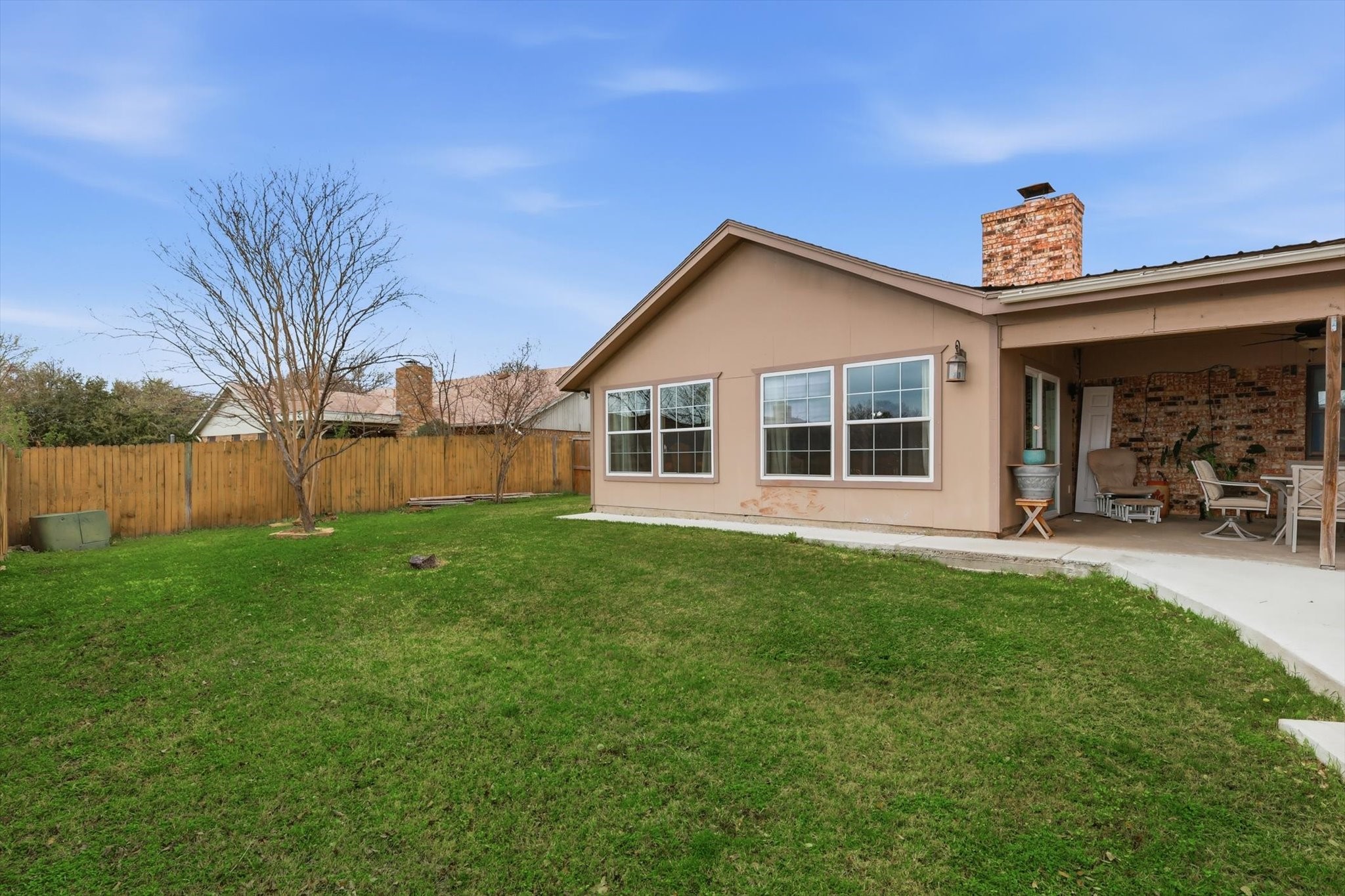 433 Overcrest Drive Benbrook TX 76126