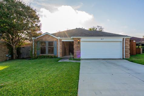 917 Country Club Circle Grand Prairie TX 75052