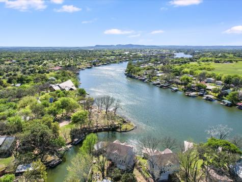 1332 S Lakeside Drive Burnet TX 78611