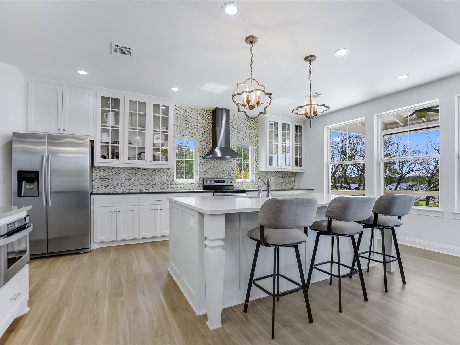 1332 S Lakeside Drive Burnet TX 78611