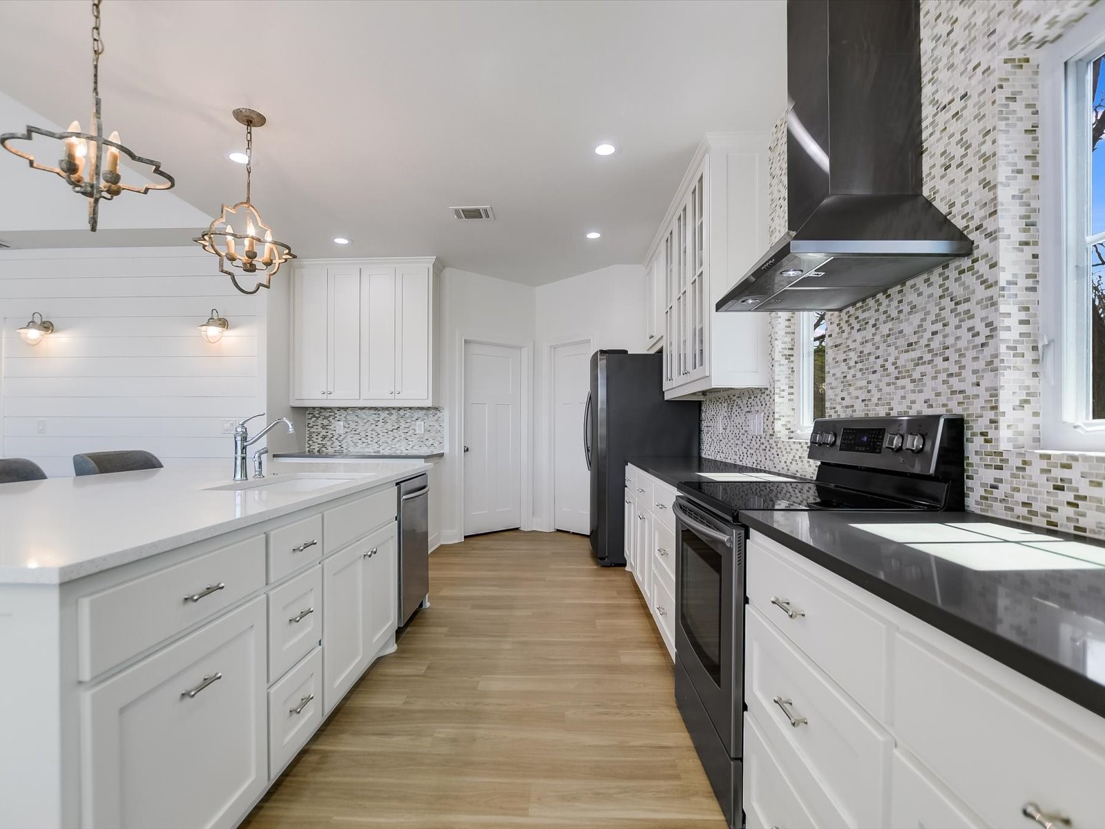 1332 S Lakeside Drive Burnet TX 78611