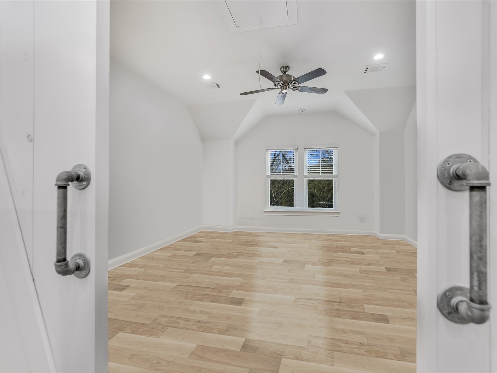 1332 S Lakeside Drive Burnet TX 78611
