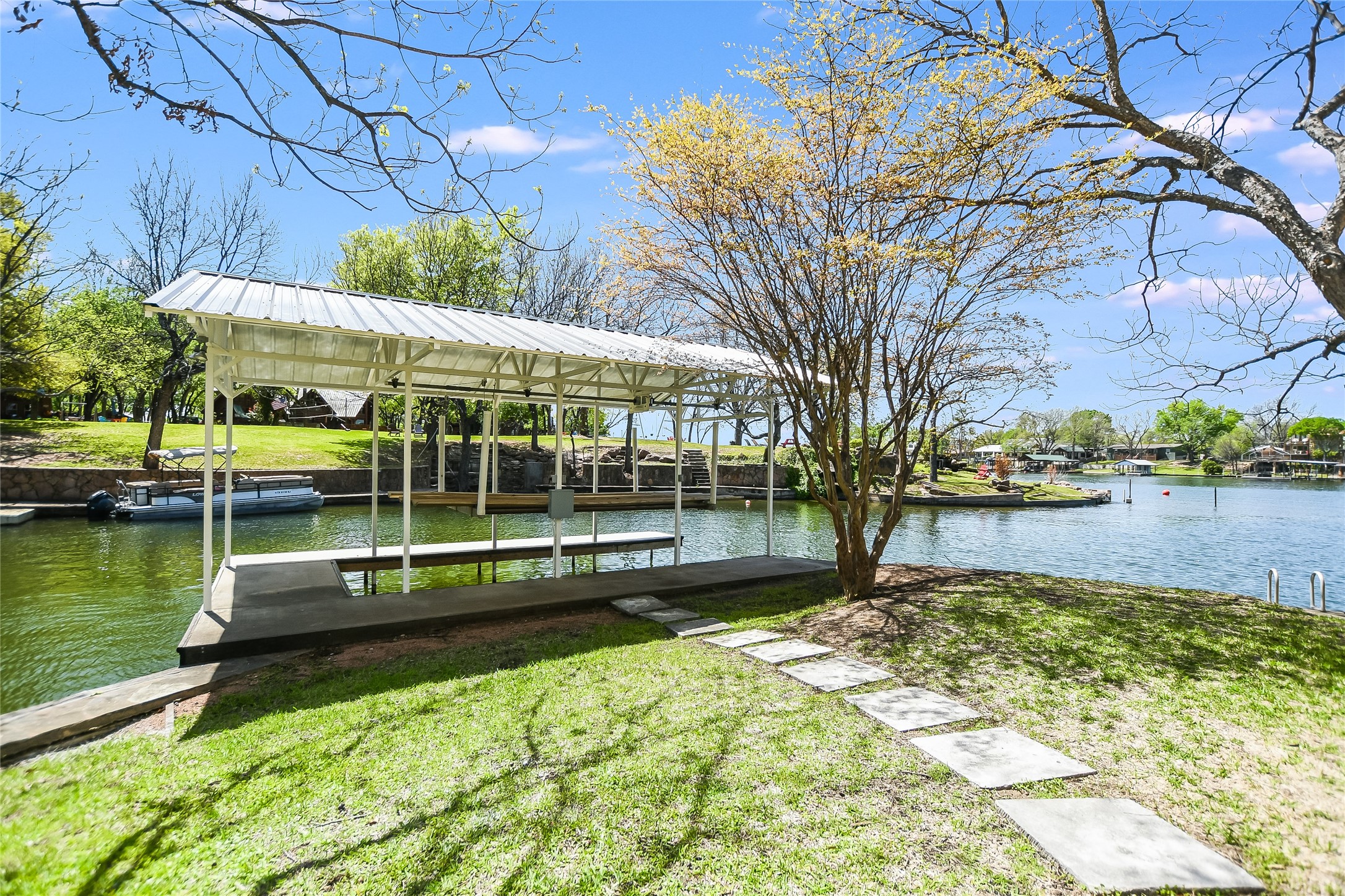 1332 S Lakeside Drive Burnet TX 78611