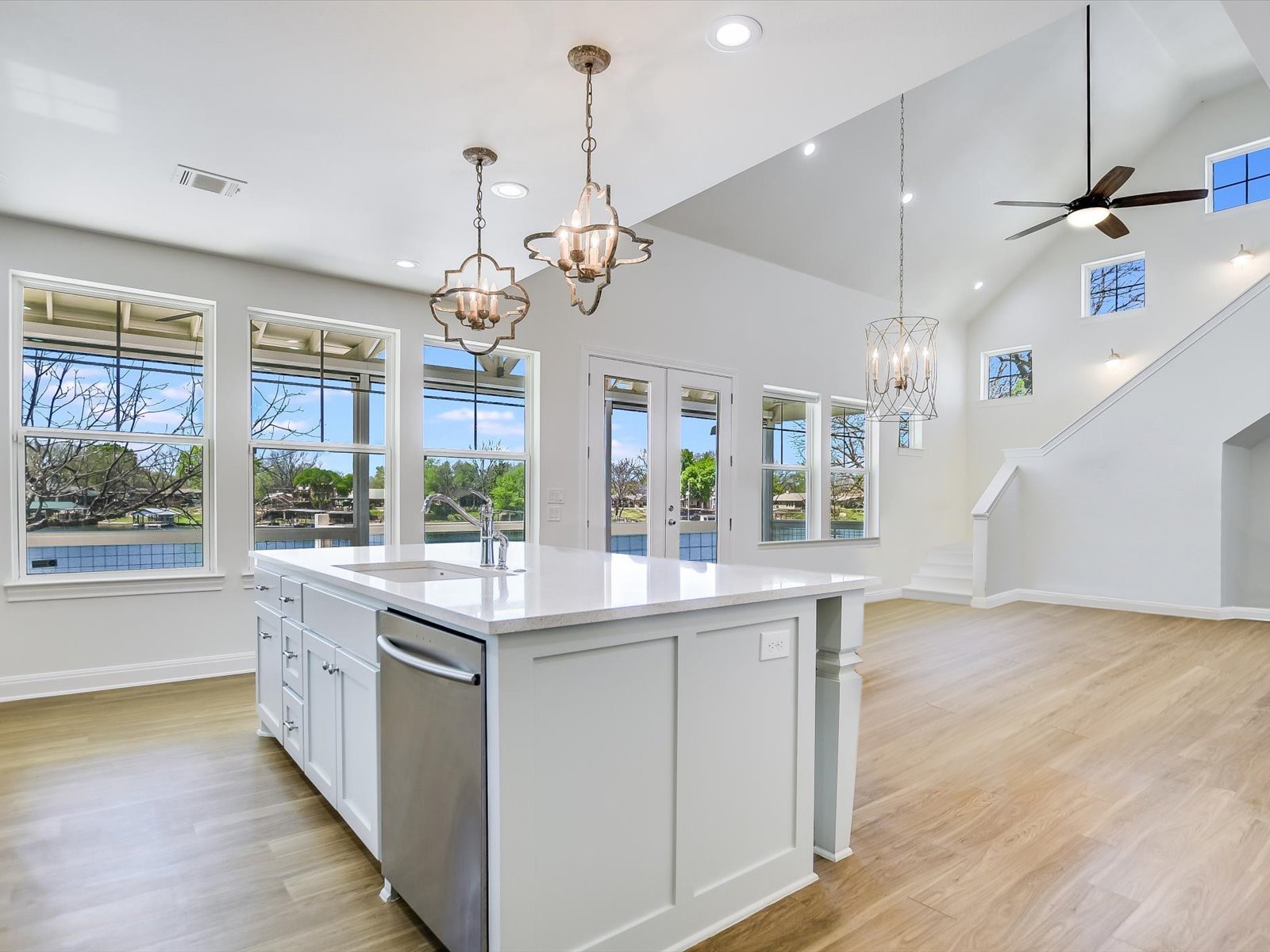 1332 S Lakeside Drive Burnet TX 78611