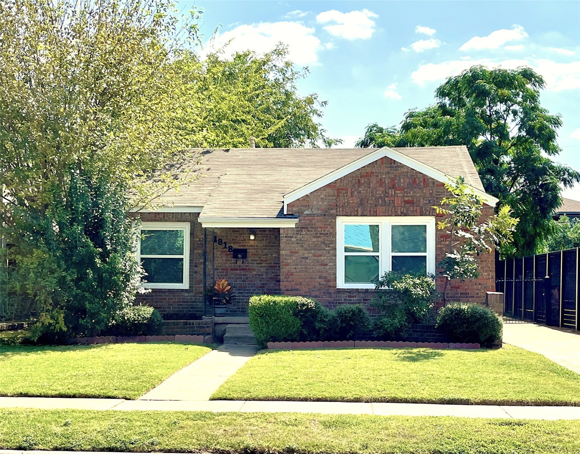 4818 Hopkins Avenue Dallas TX 75209
