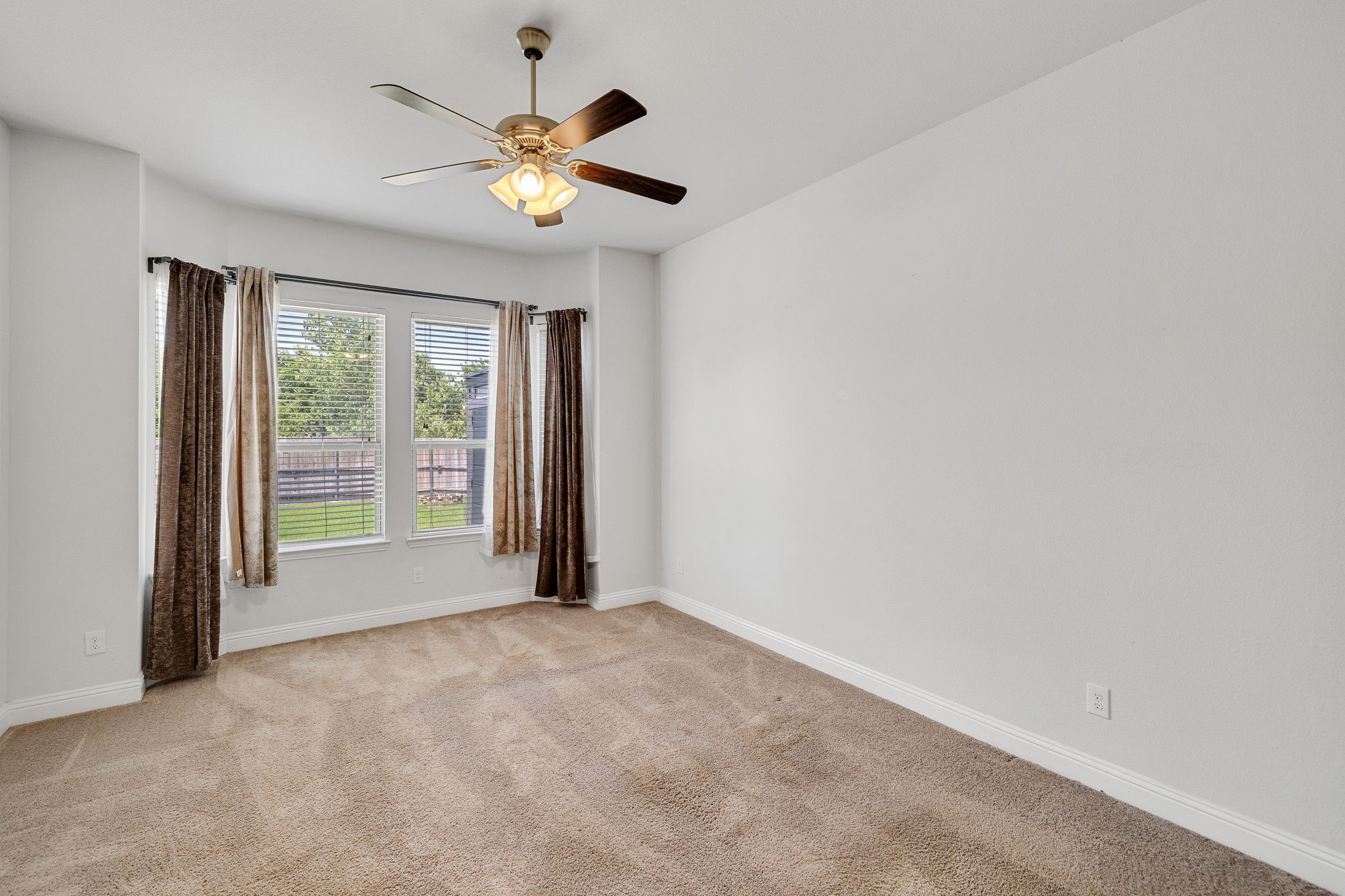 216 Ovaletta Drive Justin TX 76247