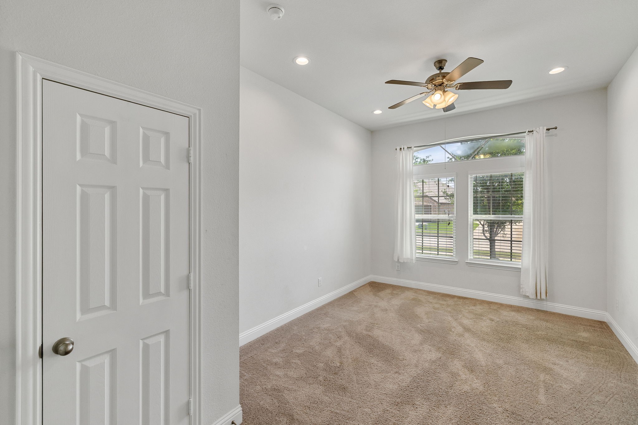 216 Ovaletta Drive Justin TX 76247
