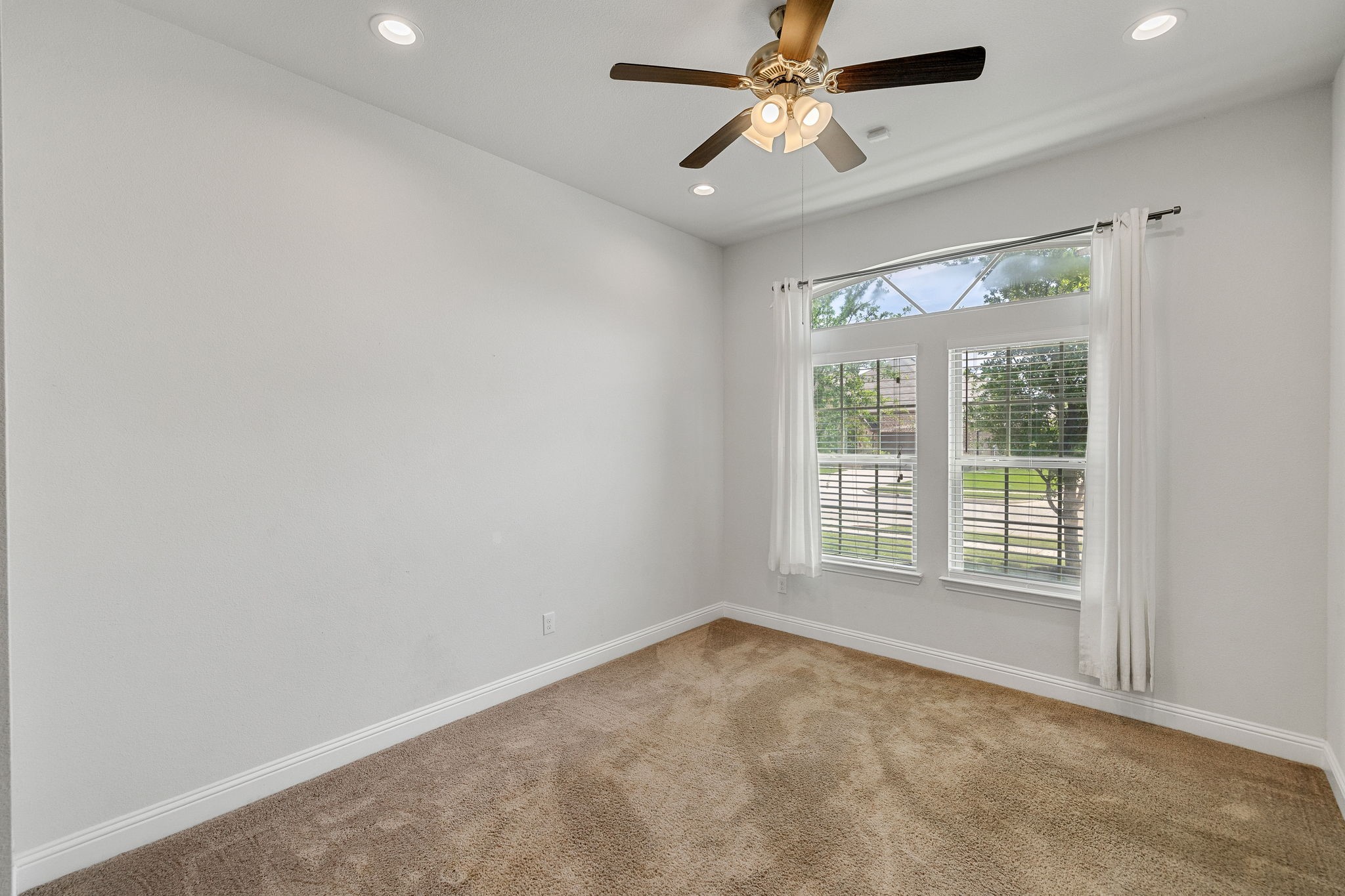 216 Ovaletta Drive Justin TX 76247