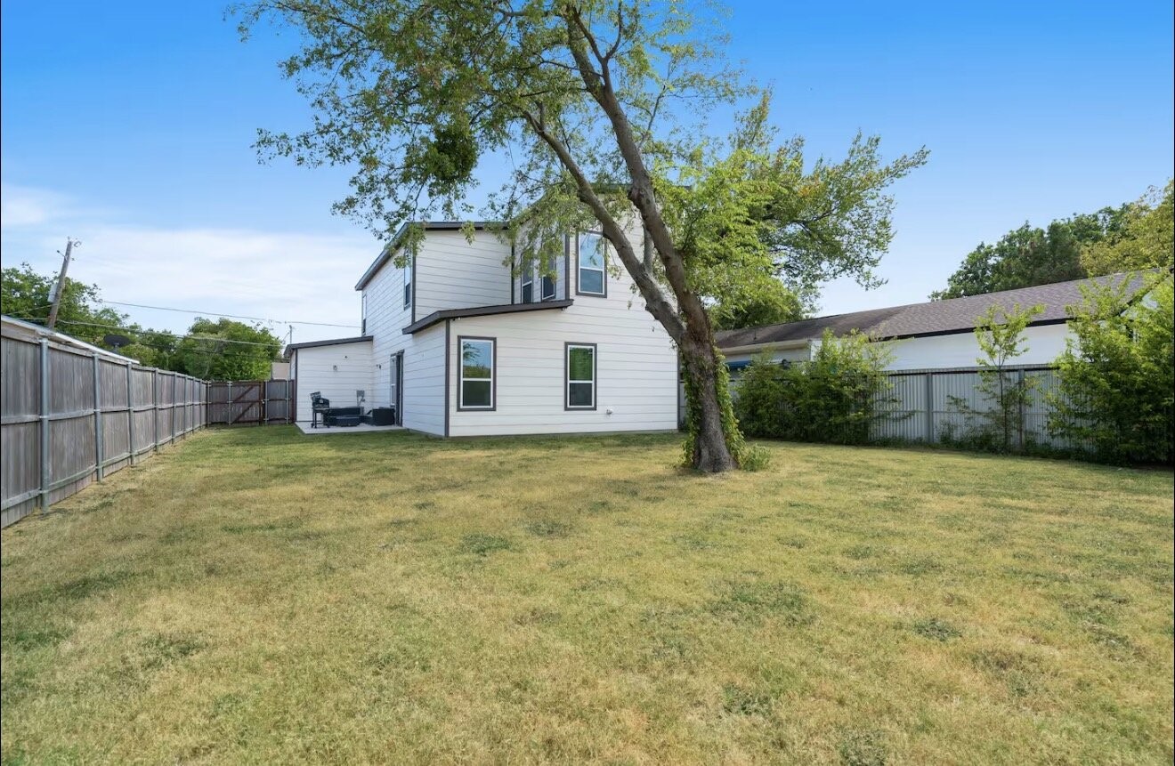 3351 Canada Drive Dallas TX 75212