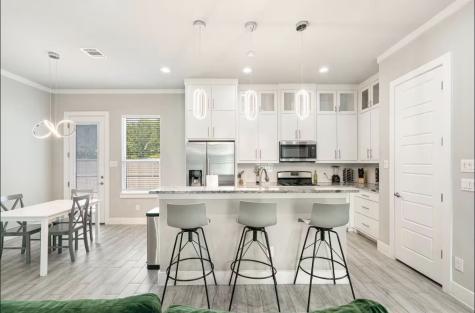 3351 Canada Drive Dallas TX 75212