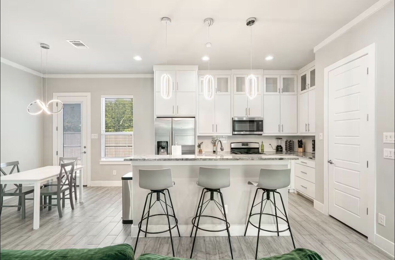 3351 Canada Drive Dallas TX 75212