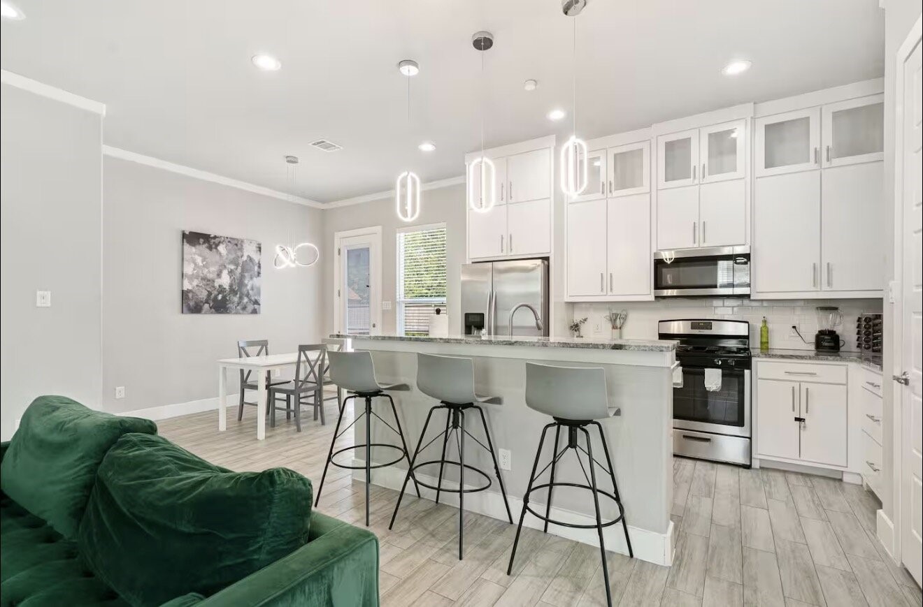 3351 Canada Drive Dallas TX 75212