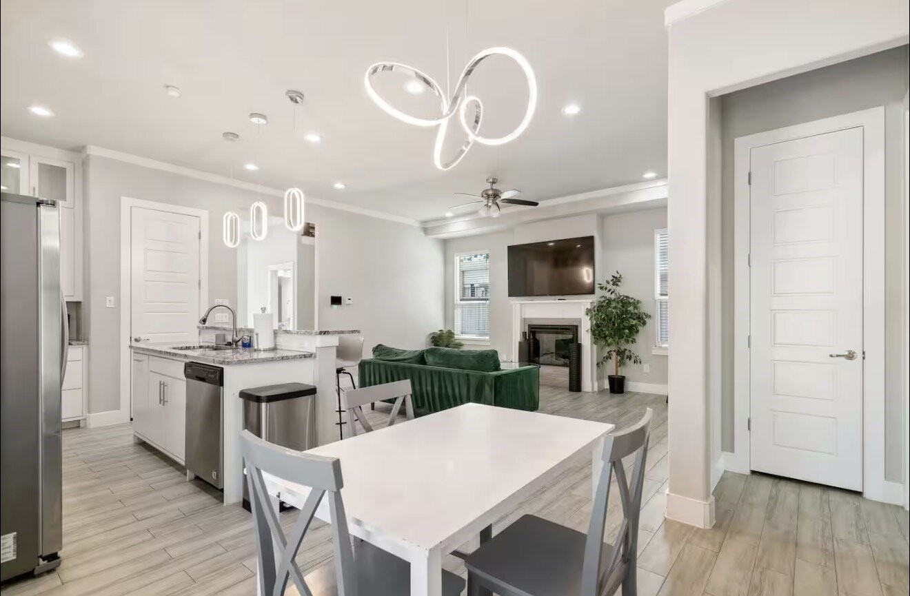 3351 Canada Drive Dallas TX 75212