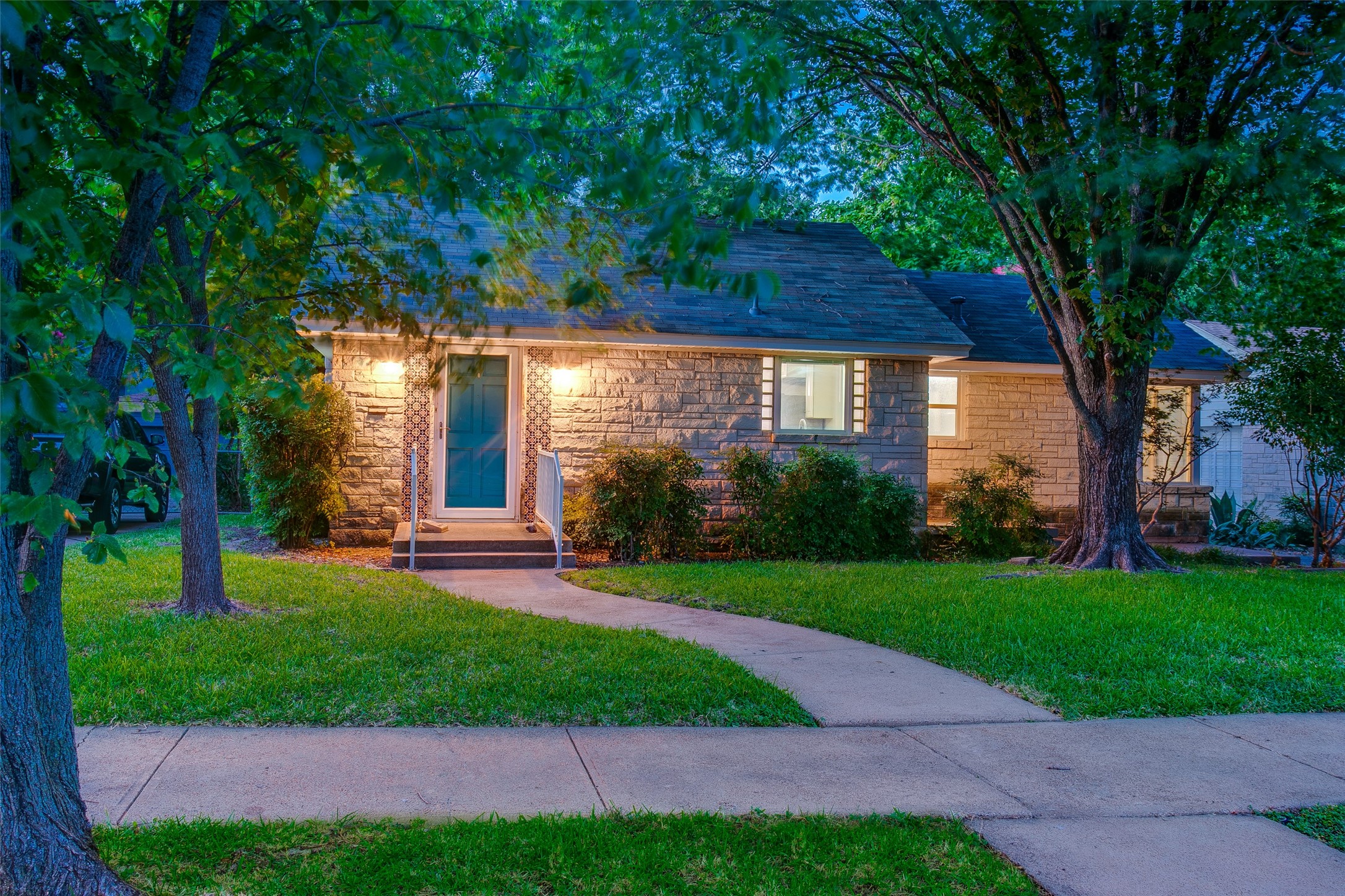 2209 Lawndale Drive Dallas TX 75211