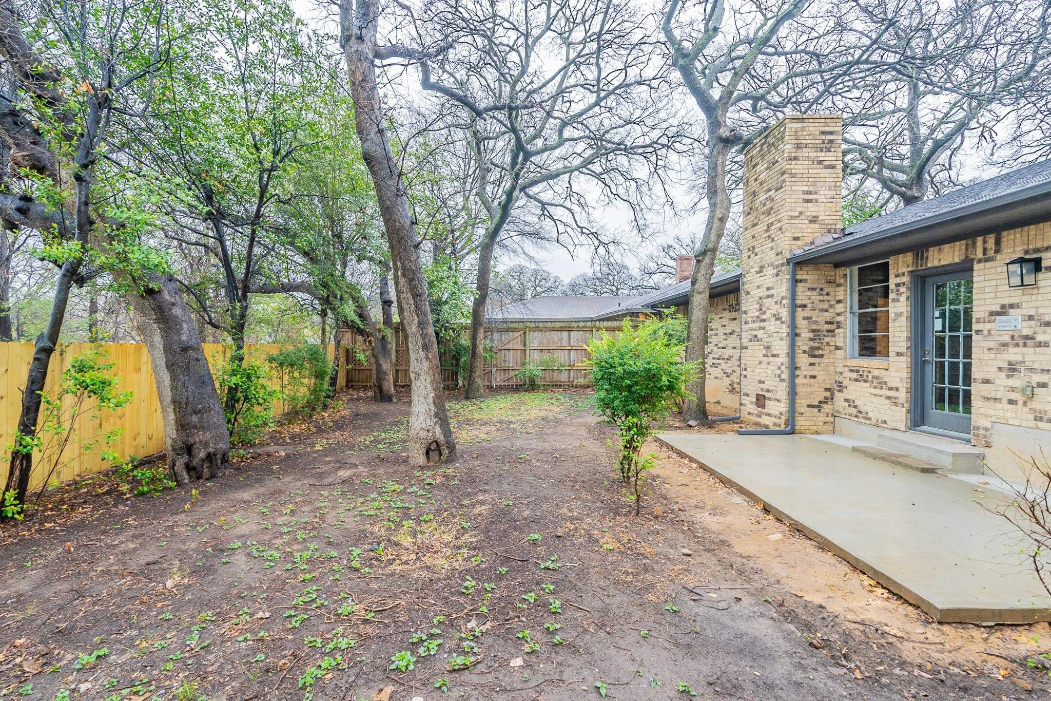2105 Castle Oaks Drive Arlington TX 76012