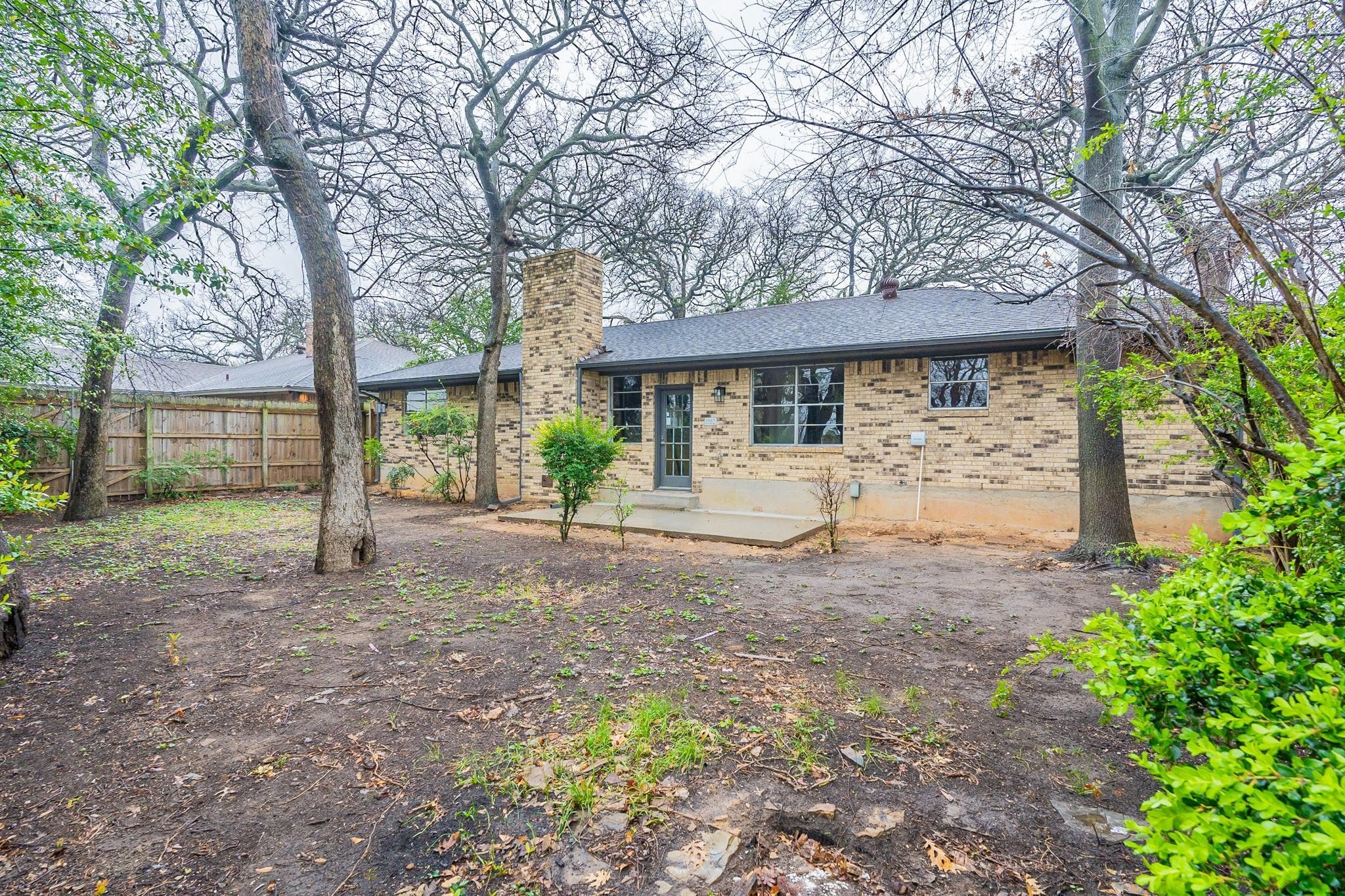 2105 Castle Oaks Drive Arlington TX 76012