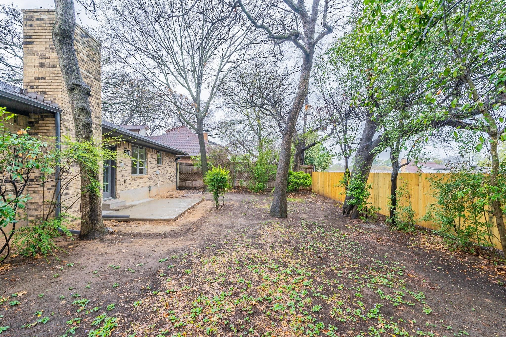 2105 Castle Oaks Drive Arlington TX 76012