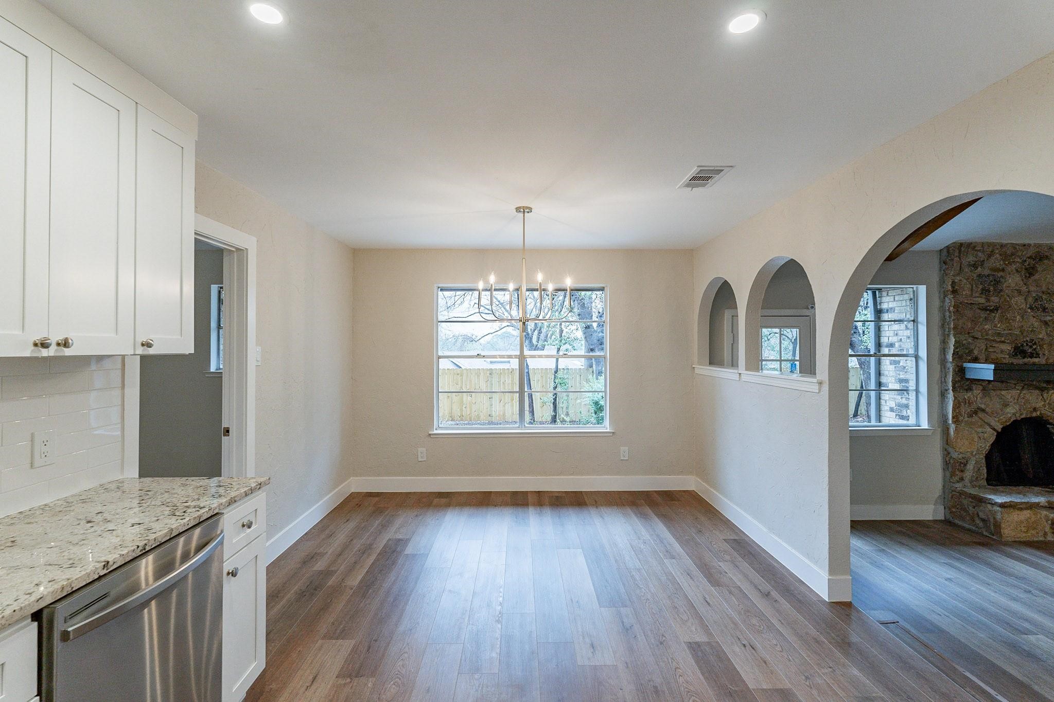 2105 Castle Oaks Drive Arlington TX 76012