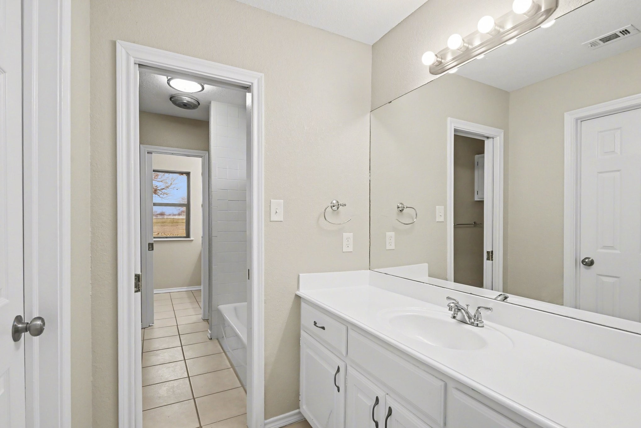 10101 Round Hill Road Fort Worth TX 76131