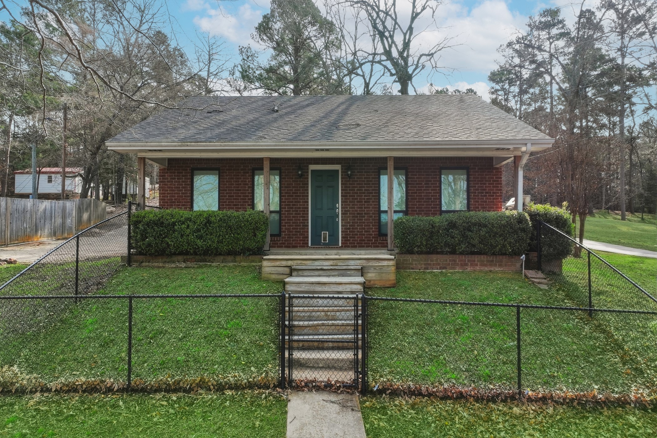 3075 E Lake Drive Gladewater TX 75647