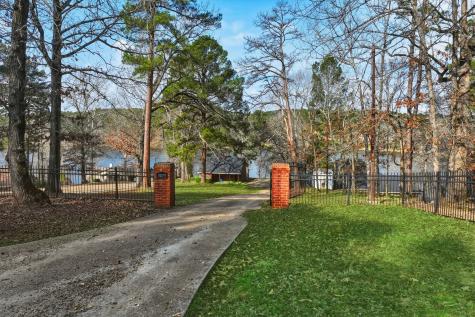 3075 E Lake Drive Gladewater TX 75647
