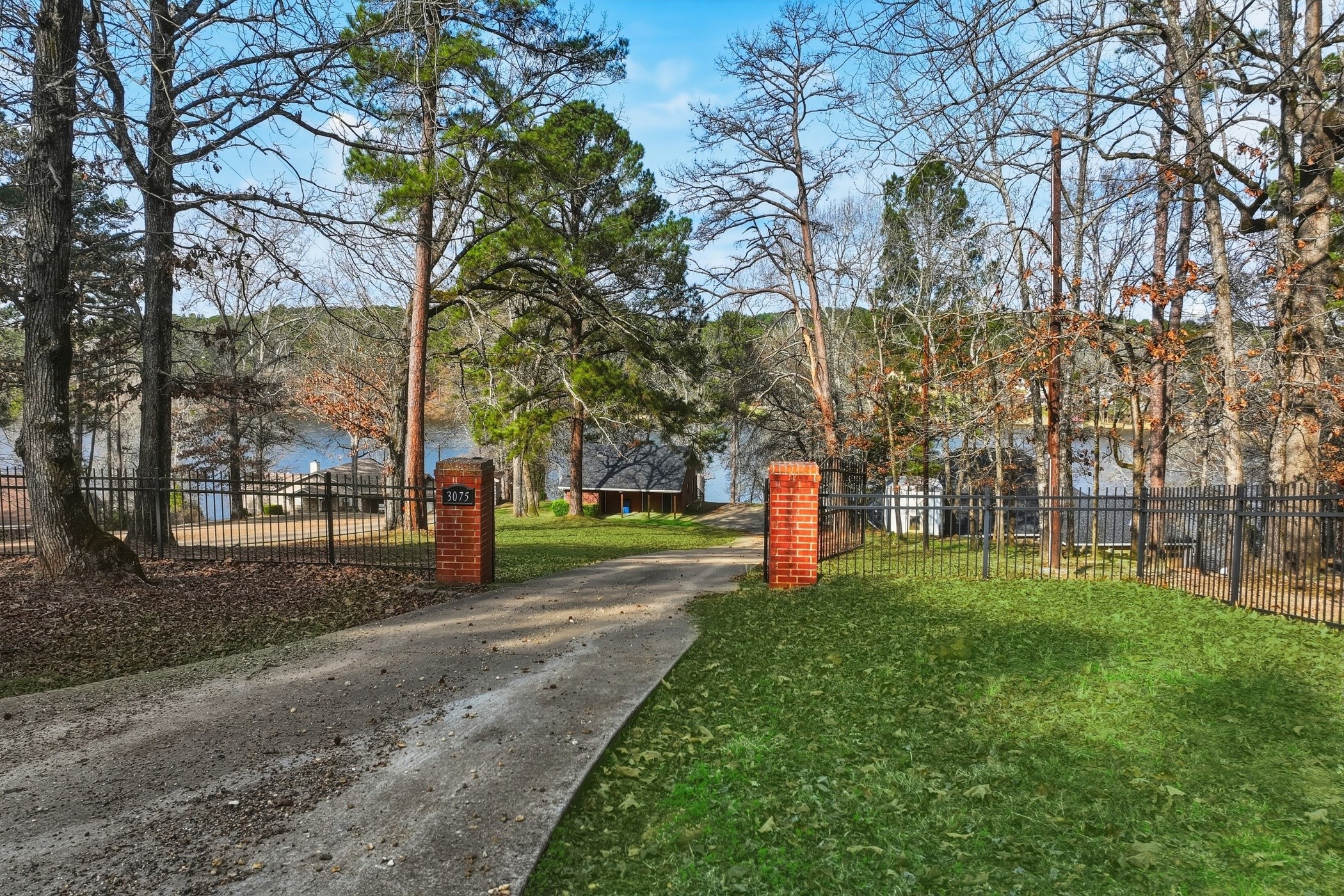 3075 E Lake Drive Gladewater TX 75647
