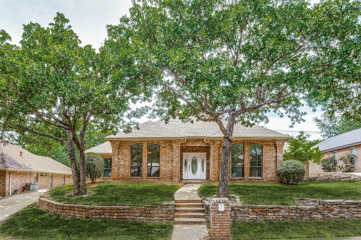 2200 Emerald Lake Drive Arlington TX 76013