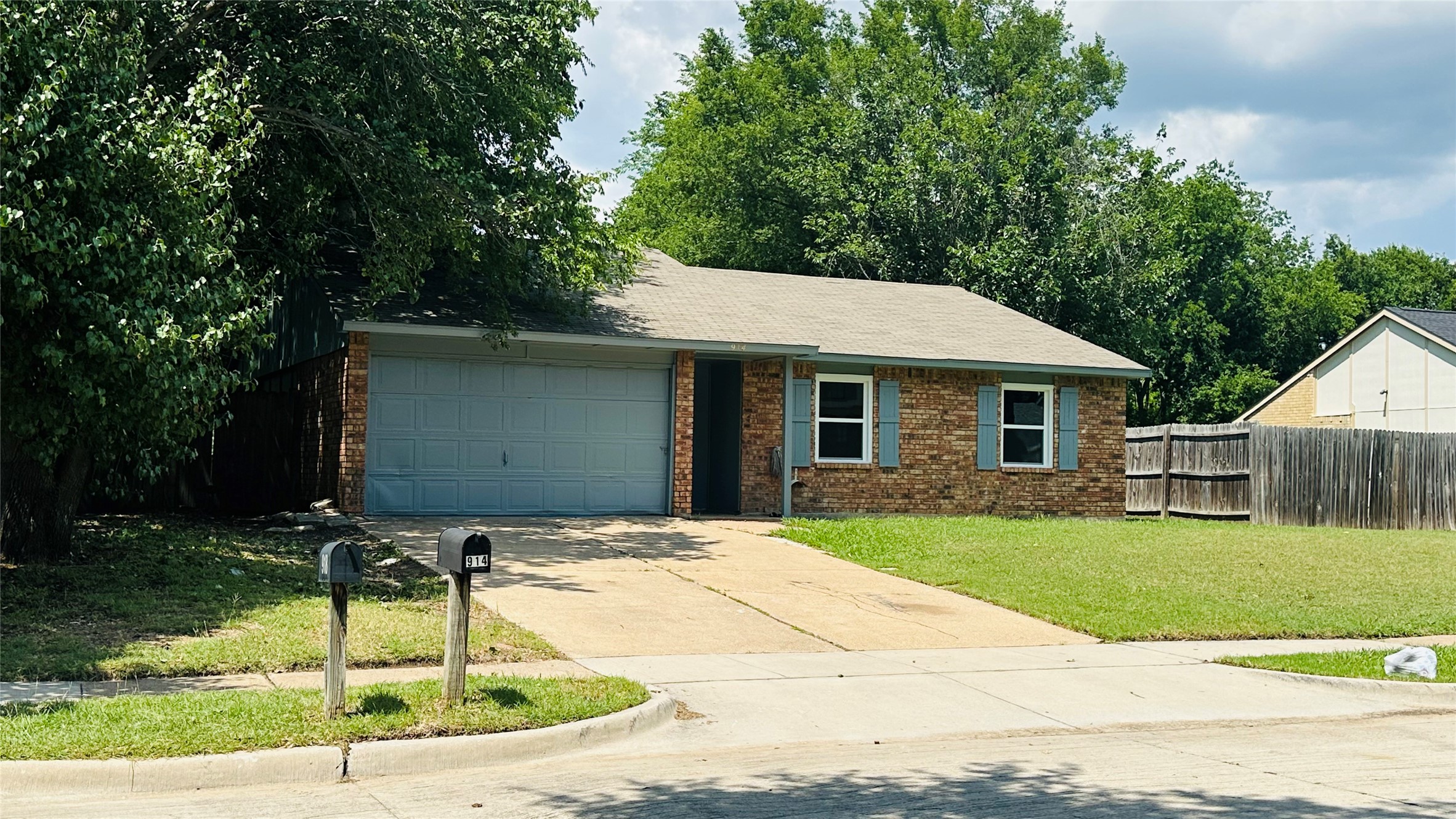 914 Clark Trail Grand Prairie TX 75052