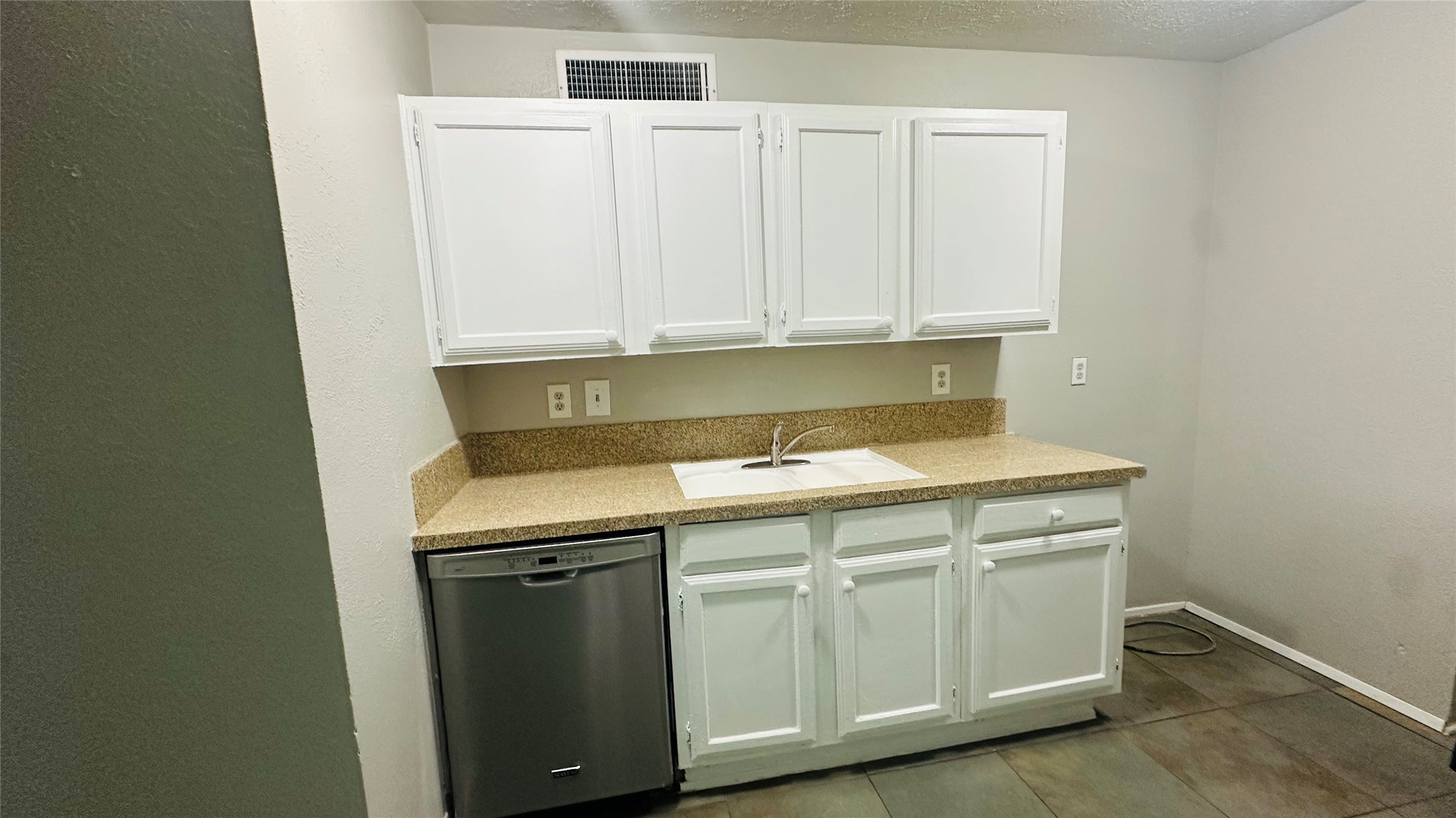 914 Clark Trail Grand Prairie TX 75052