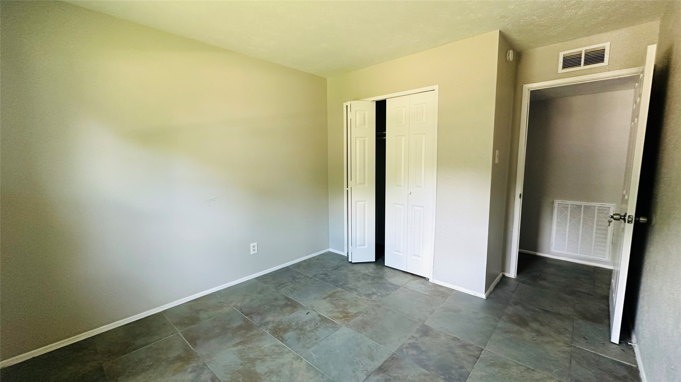 914 Clark Trail Grand Prairie TX 75052
