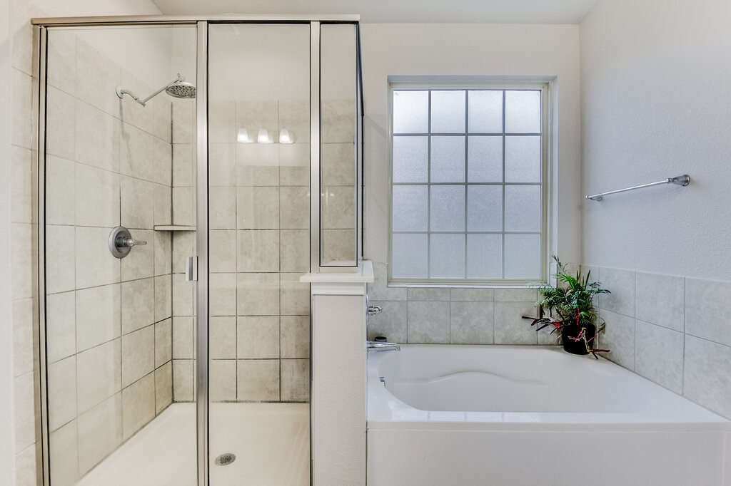 216 Bay Waxahachie TX 75165