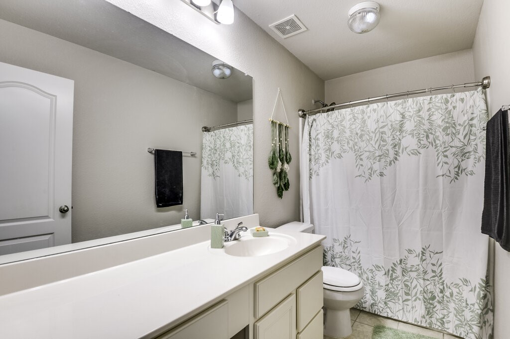 216 Bay Waxahachie TX 75165