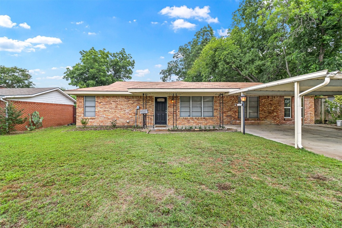 5032 Roxie Street Haltom City TX 76117