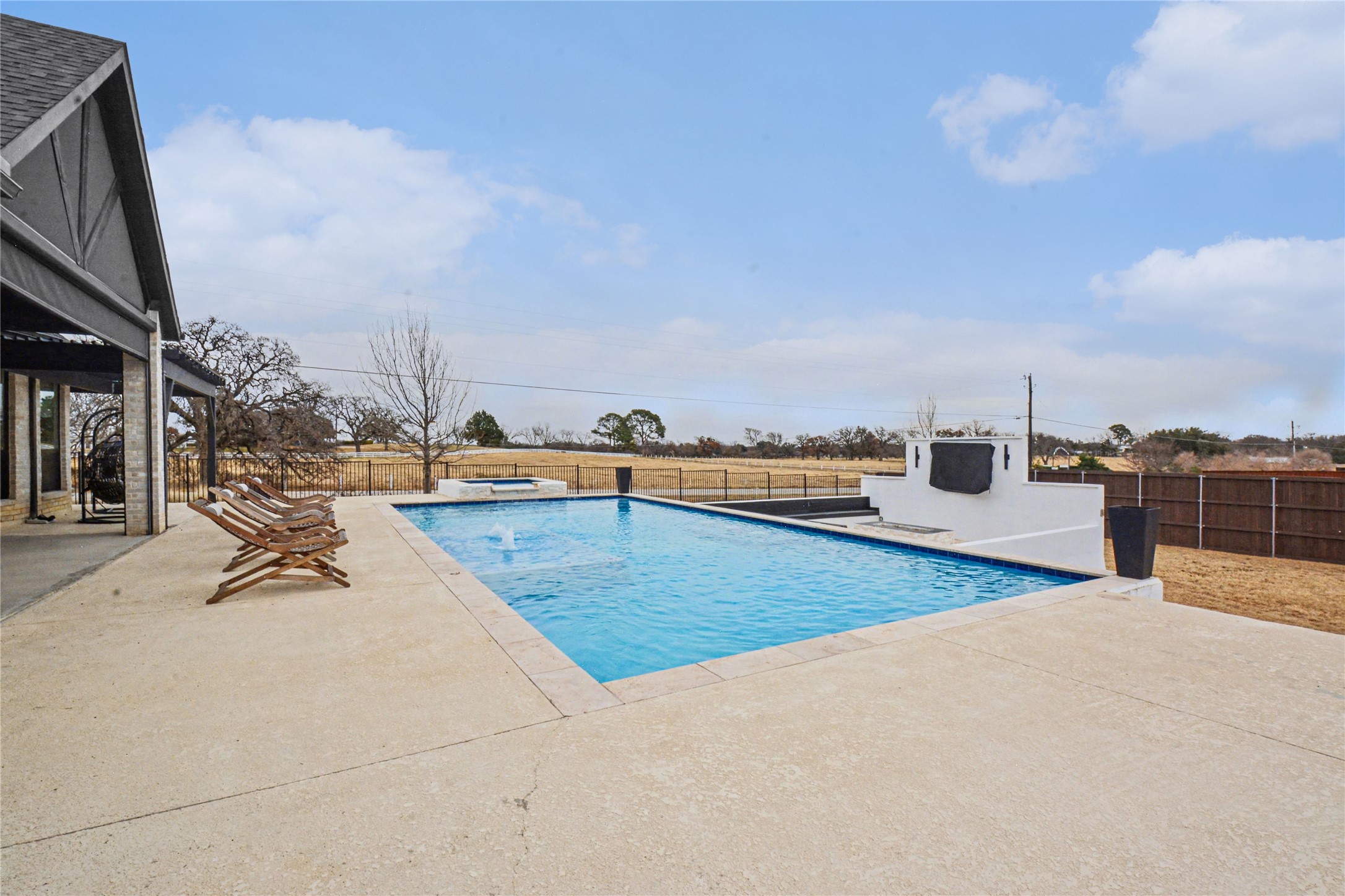 401 Ambergate Drive Shady Shores TX 76208