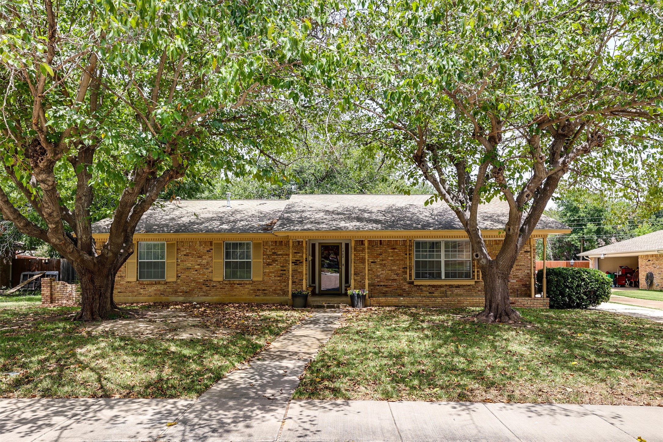 1202 Roman Road Grand Prairie TX 75050